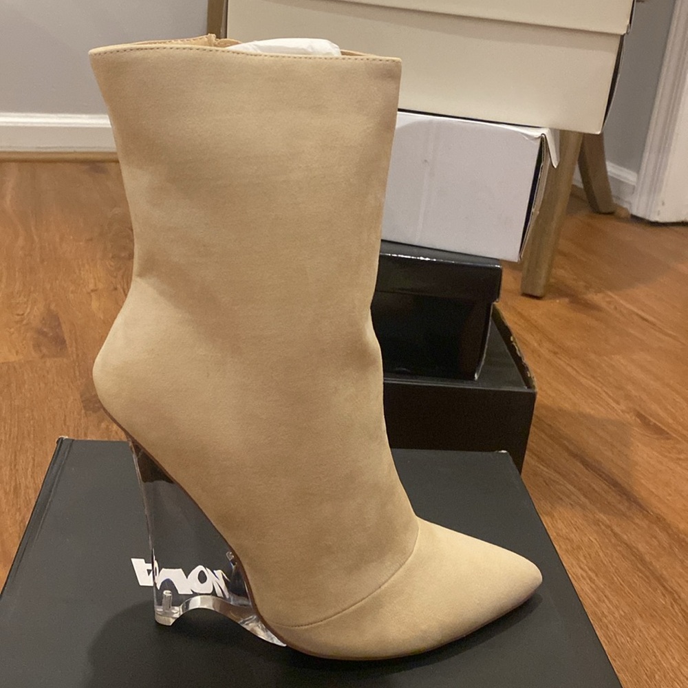 Brand new nude heel